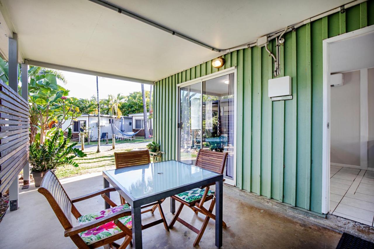 Bush Village Holiday Cabins 에일리비치 외부 사진