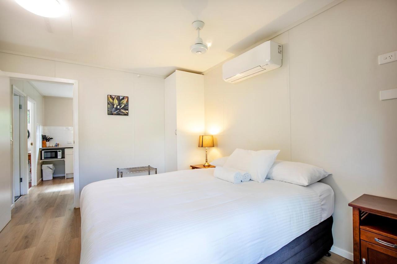 Bush Village Holiday Cabins 에일리비치 외부 사진