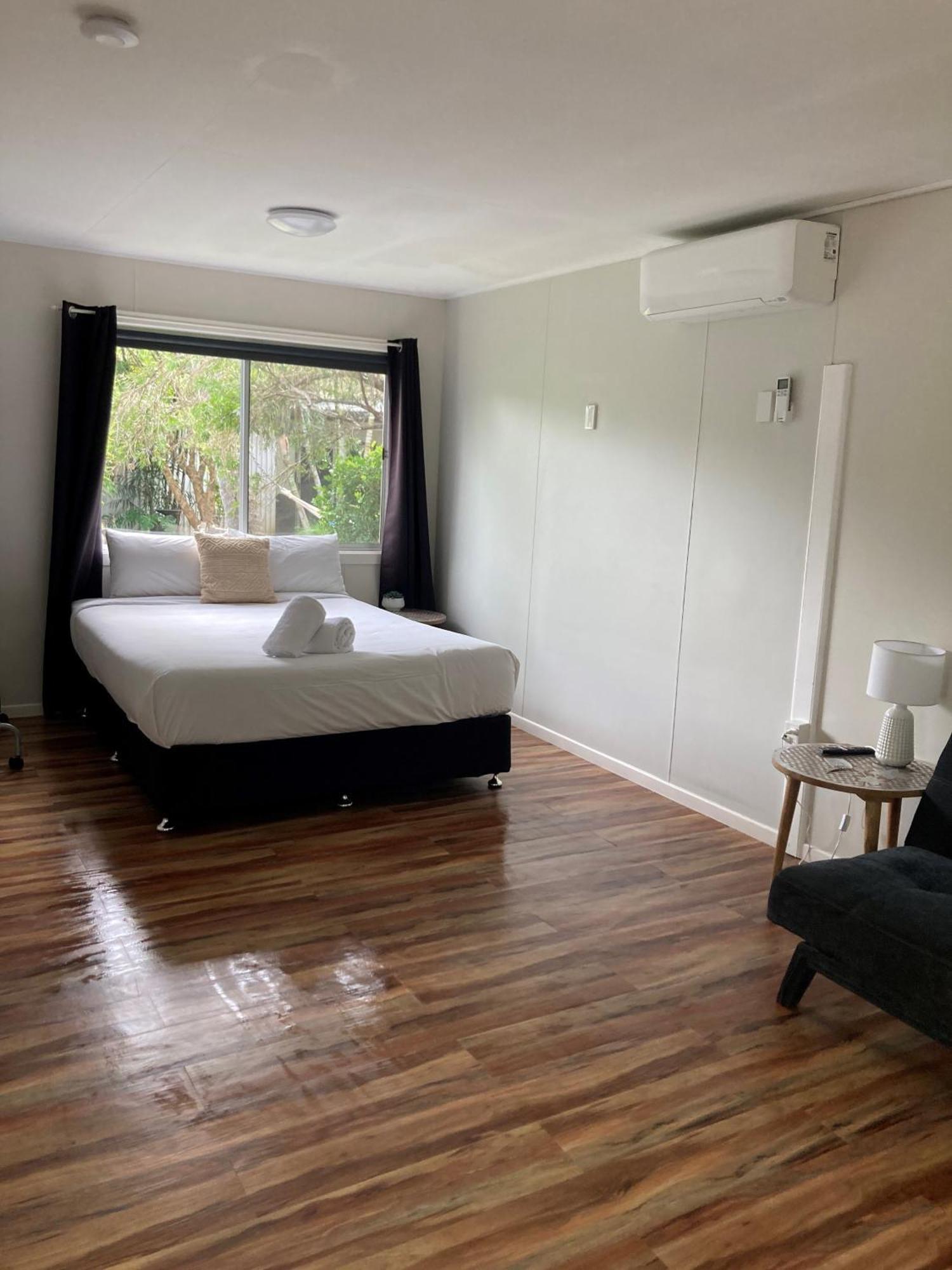 Bush Village Holiday Cabins 에일리비치 외부 사진
