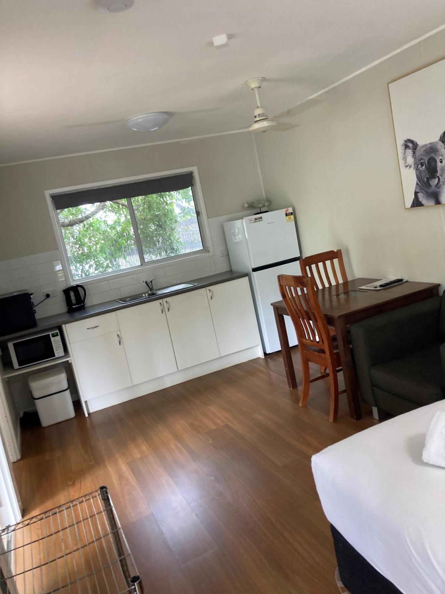 Bush Village Holiday Cabins 에일리비치 외부 사진