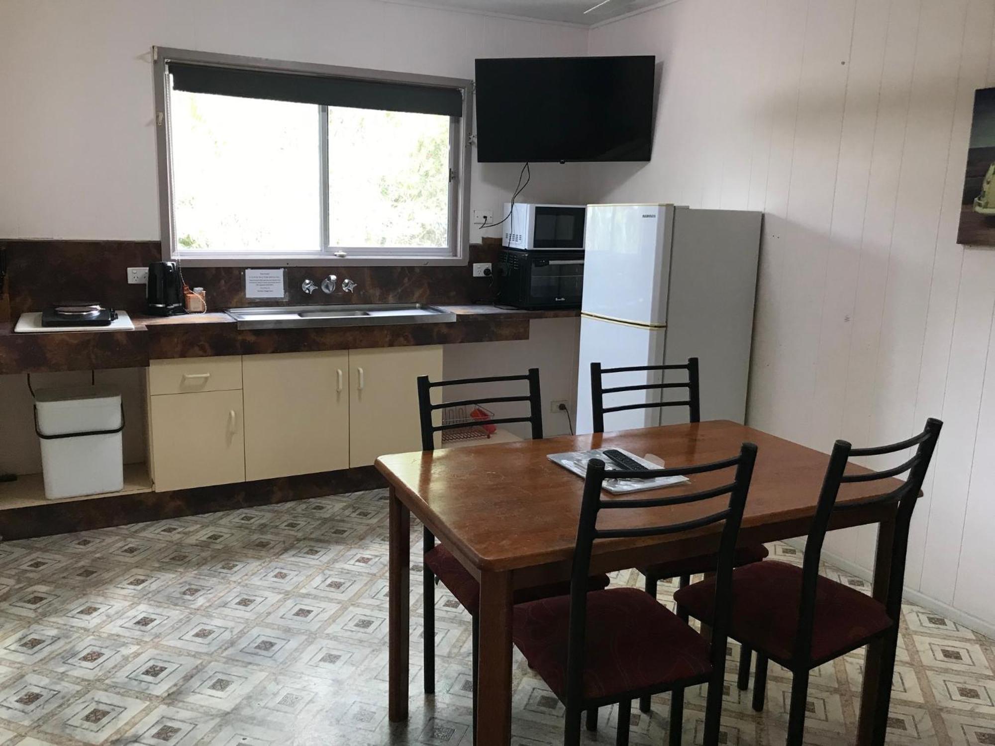 Bush Village Holiday Cabins 에일리비치 외부 사진